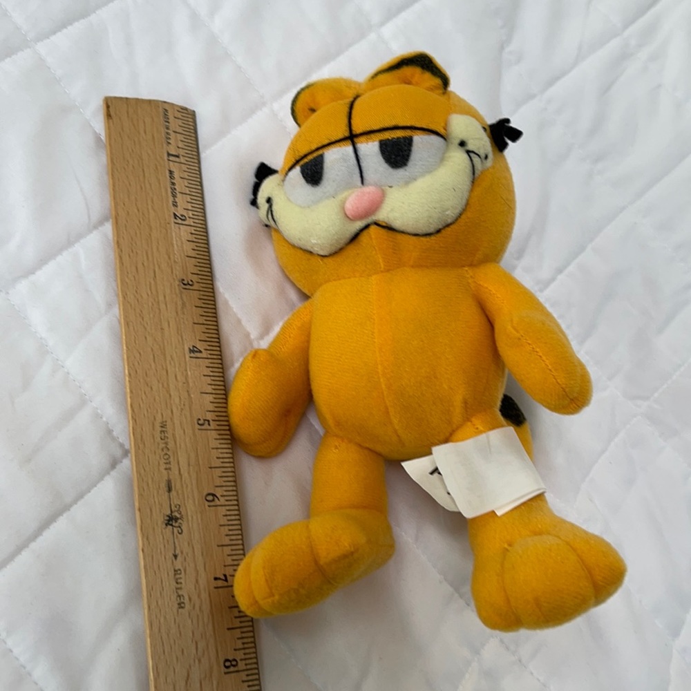 Garfield and book Vintage Book new condition Garfield played with but good shape